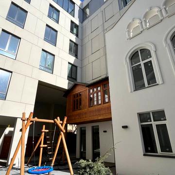 Євгена Коновальця вул. (), (Будинок)