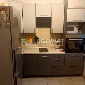 Оболонський просп., 31