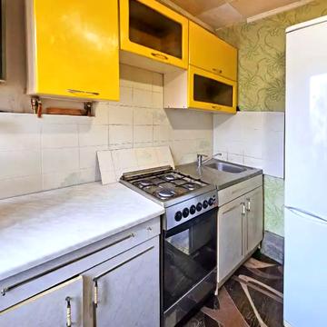 Універсальна вул., 15