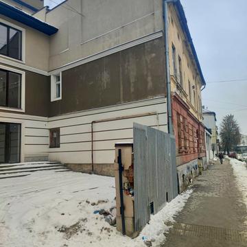 Залізнична вул., 64