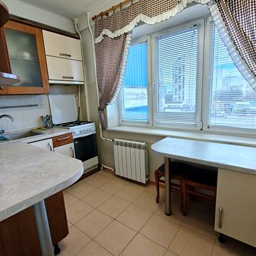 Братиславська вул., 4