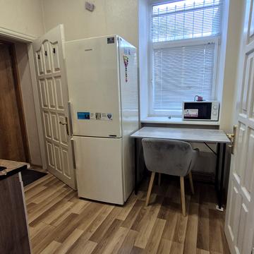 Ніжинська вул., 8