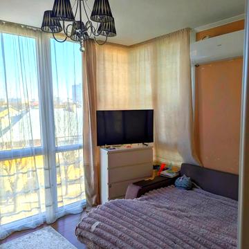 Угорська вул., 12