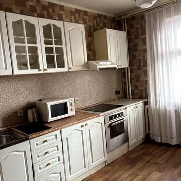 Лариси Руденко вул., 10-Г