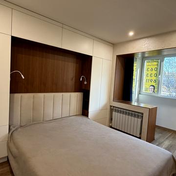 Академіка Корольова вул., 37