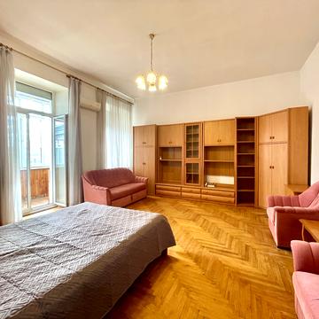 Мала Житомирська вул., 5