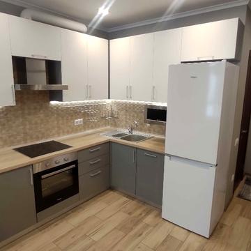 Каховська вул., 56