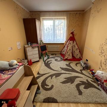 Рівна вул., 28