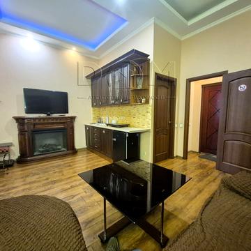 Велика Васильківська вул. (Червоноармійська), 43/16