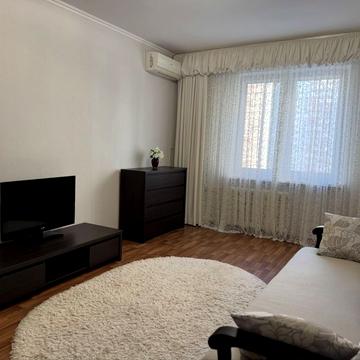 Григорія Ващенка вул., 1