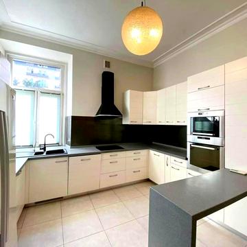 Почайнинська вул., 23