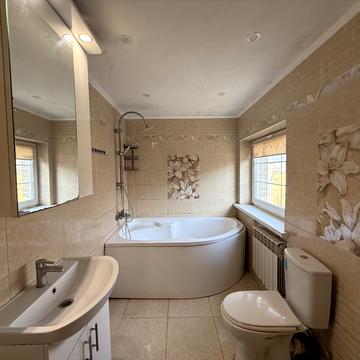 Мальовнича вул., 76