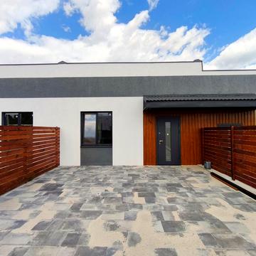 Весняна вул., 13