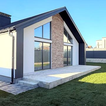 Єдності вул., 5