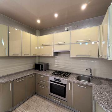 Європейська пл., (Будинок 1)