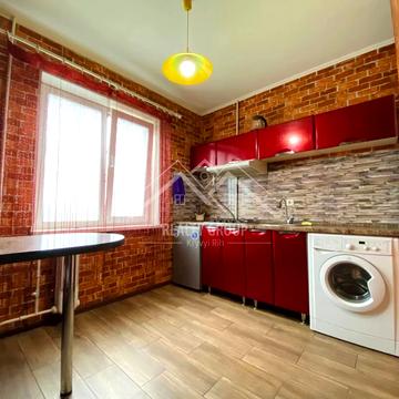 Українська вул., 2