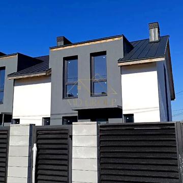 Місячна вул., 15