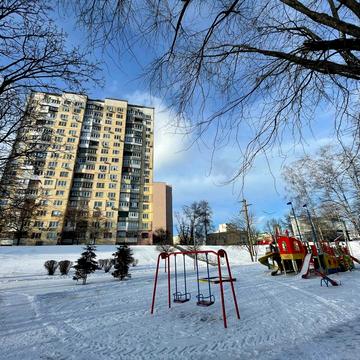 Райдужна вул., 16