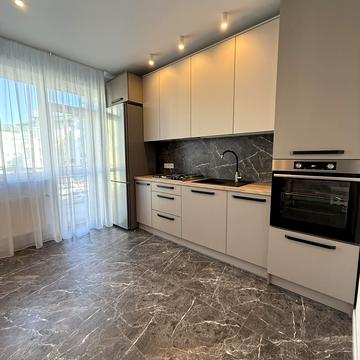 Весняна вул., 2