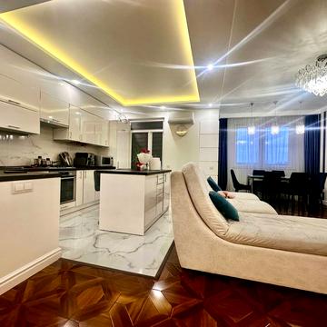 Героїв Крут вул., 4