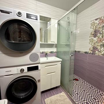 Нагірна вул., 84