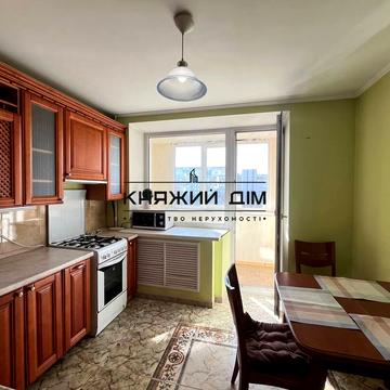 Жилянська вул., 72