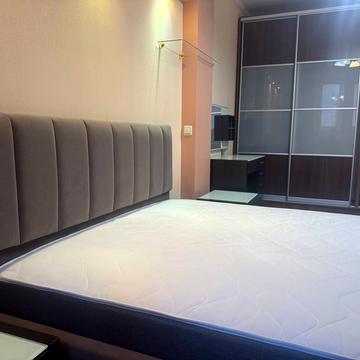 Анни Ахматової вул., 35