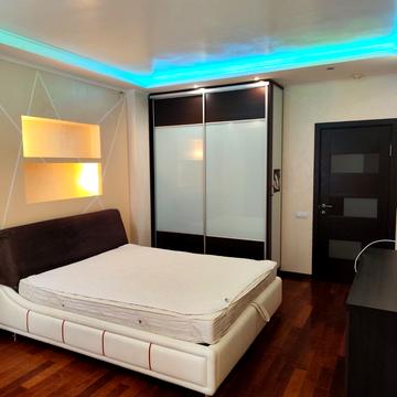 Дніпровська набережна вул., 1-А