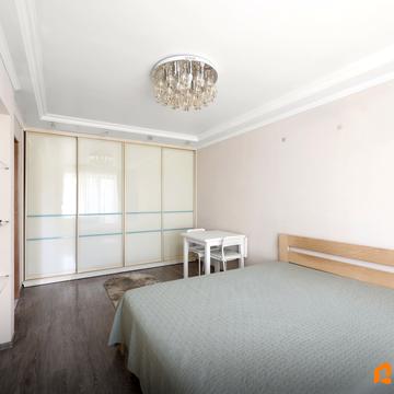 Валерія Лобановського просп. (Червонозоряний), 35