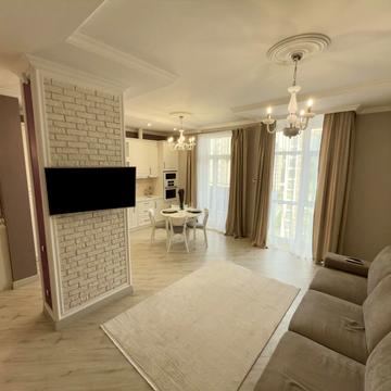 Академіка Філатова вул., 2/1