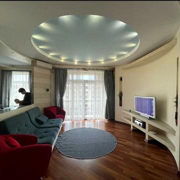 Хрещатик вул. (Kreschatic), 13