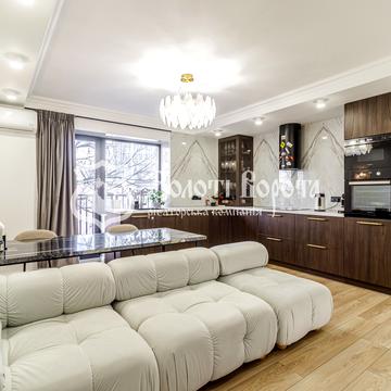 Велика Васильківська вул. (Червоноармійська), 131