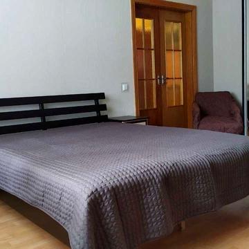 Саперно-Слобідська вул., 8