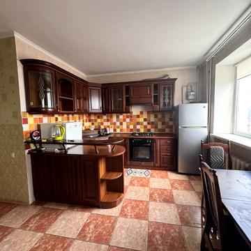 Тополина вул., 12