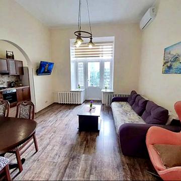 Велика Житомирська вул., 8-А