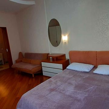 Володимира Івасюка просп. (Героїв Сталінграду), 4