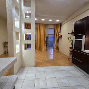 Набережна, 7