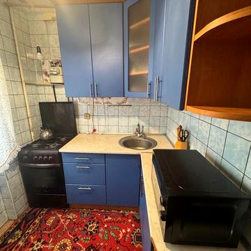 Будівельників вул., 12