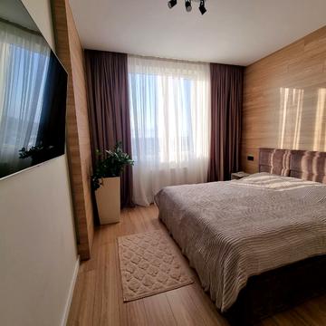 Михайлівська вул., (Будинок 1)