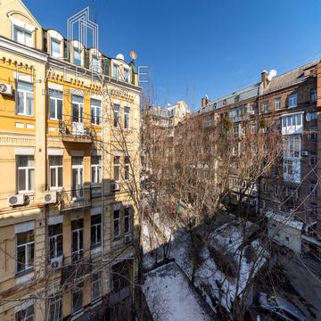 Саксаганського вул., 22