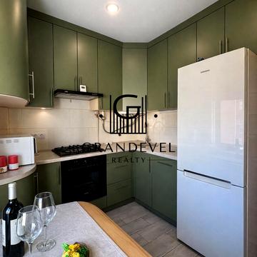 Подільська вул., 1