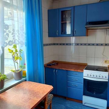 Ревуцького вул., 7