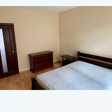 Анни Ахматової вул., 35-Б