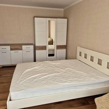 Академіка Глушкова просп., 26