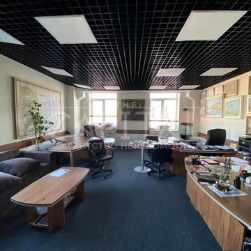 Степана Бандери просп. (Московський), 8