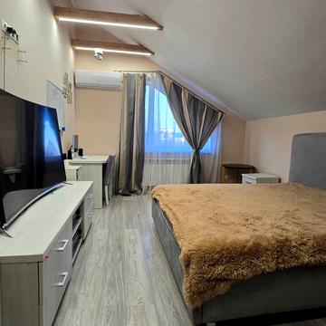 Василя Сухомлинського вул., 8