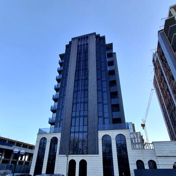 Словянська набережна вул., 15