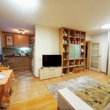 Академіка Стражеска вул., 9