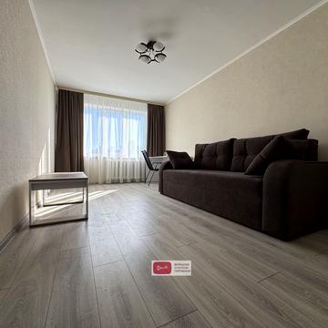 Академіка Глушкова просп., 18