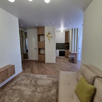 Леоніда Перфецького вул., (Будинок 1)